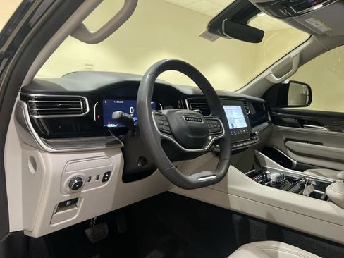 Used 2022 Jeep Wagoneer Series II w/ Convenience Group I AWD/4WD image 9