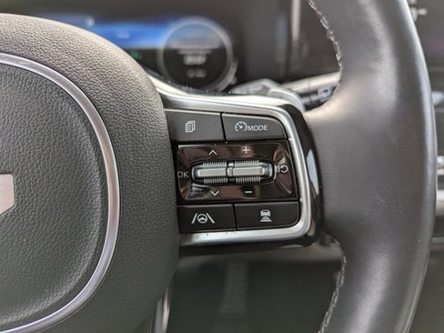 Used 2023 Kia Sorento SX Prestige image 11