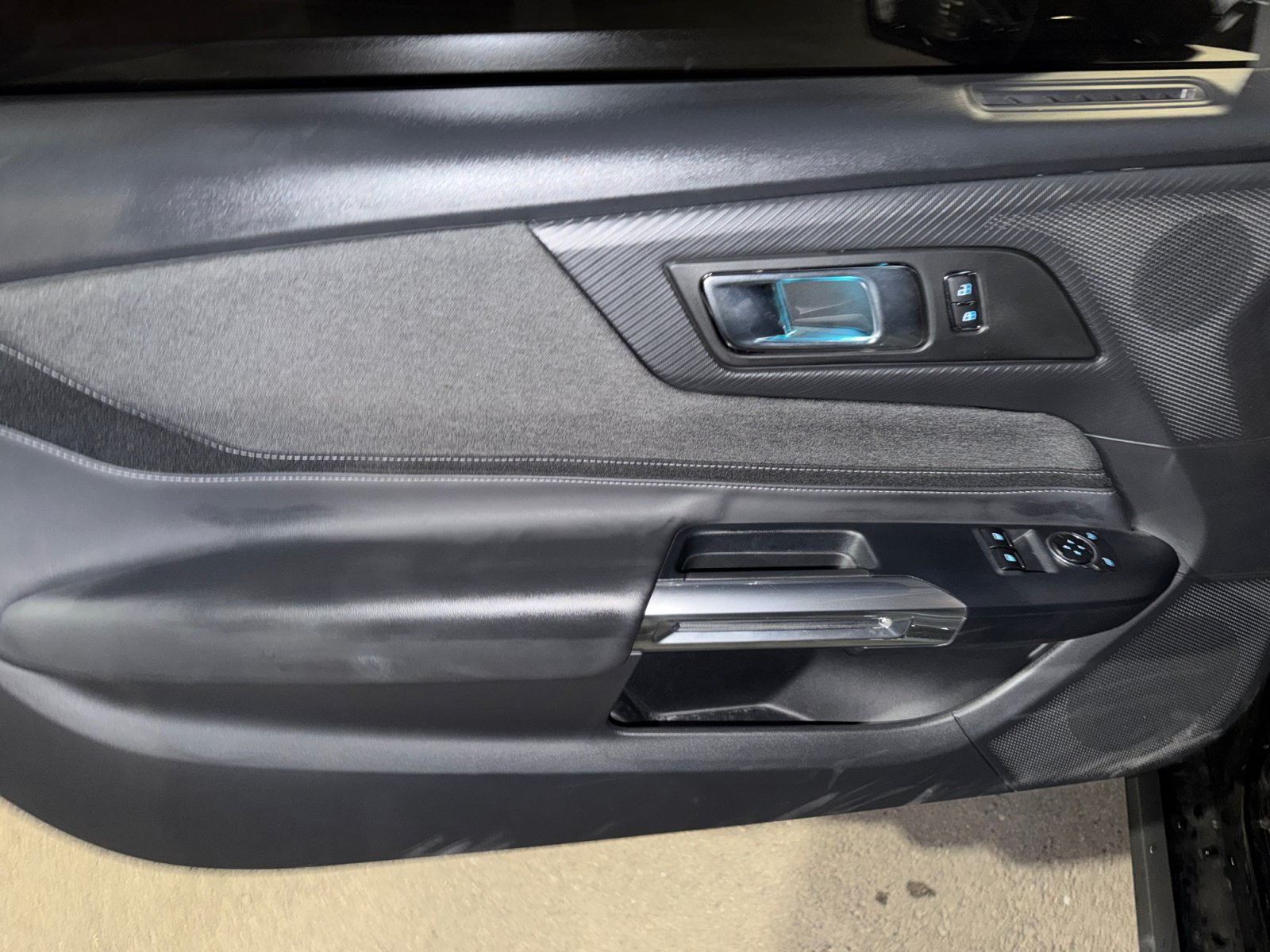 Used 2025 Ford Mustang GT RWD image 13