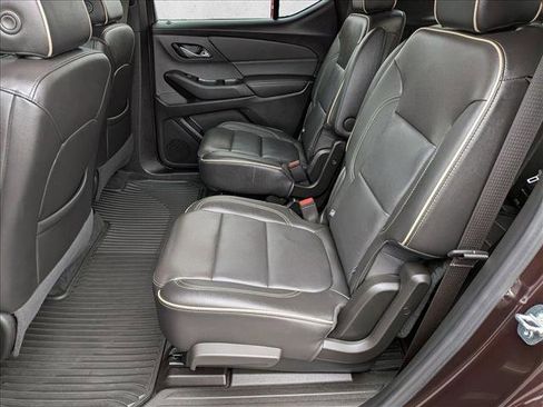 Used 2023 Chevrolet Traverse Premier image 17