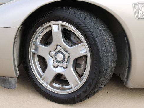 Used 1998 Chevrolet Corvette Coupe w/ Performance Handling Pkg image 27