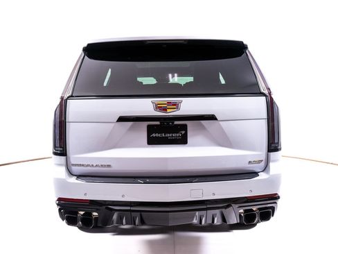 Used 2026 Cadillac Escalade V w/ LPO, Floor Liner Package AWD/4WD image 4