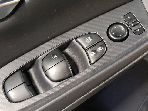 Used 2025 Nissan Sentra SV FWD image 27