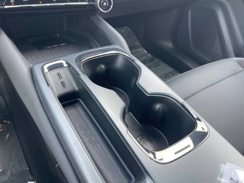 Used 2025 Chevrolet Equinox EV RS FWD image 25