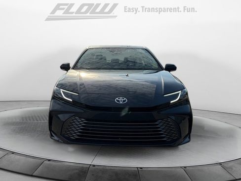 Used 2025 Toyota Camry XLE image 2