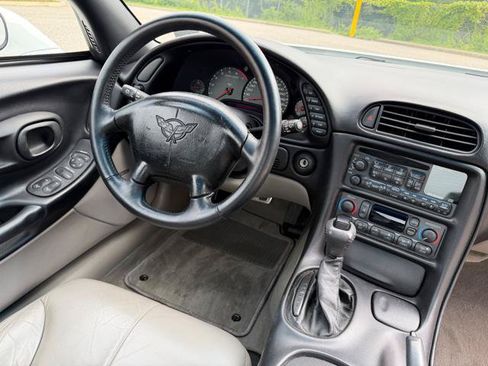 Used 1998 Chevrolet Corvette Coupe RWD image 14
