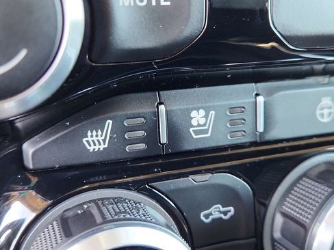 Used 2019 RAM 1500 Laramie image 23