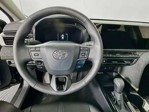 Used 2026 Toyota Camry XLE AWD/4WD image 11