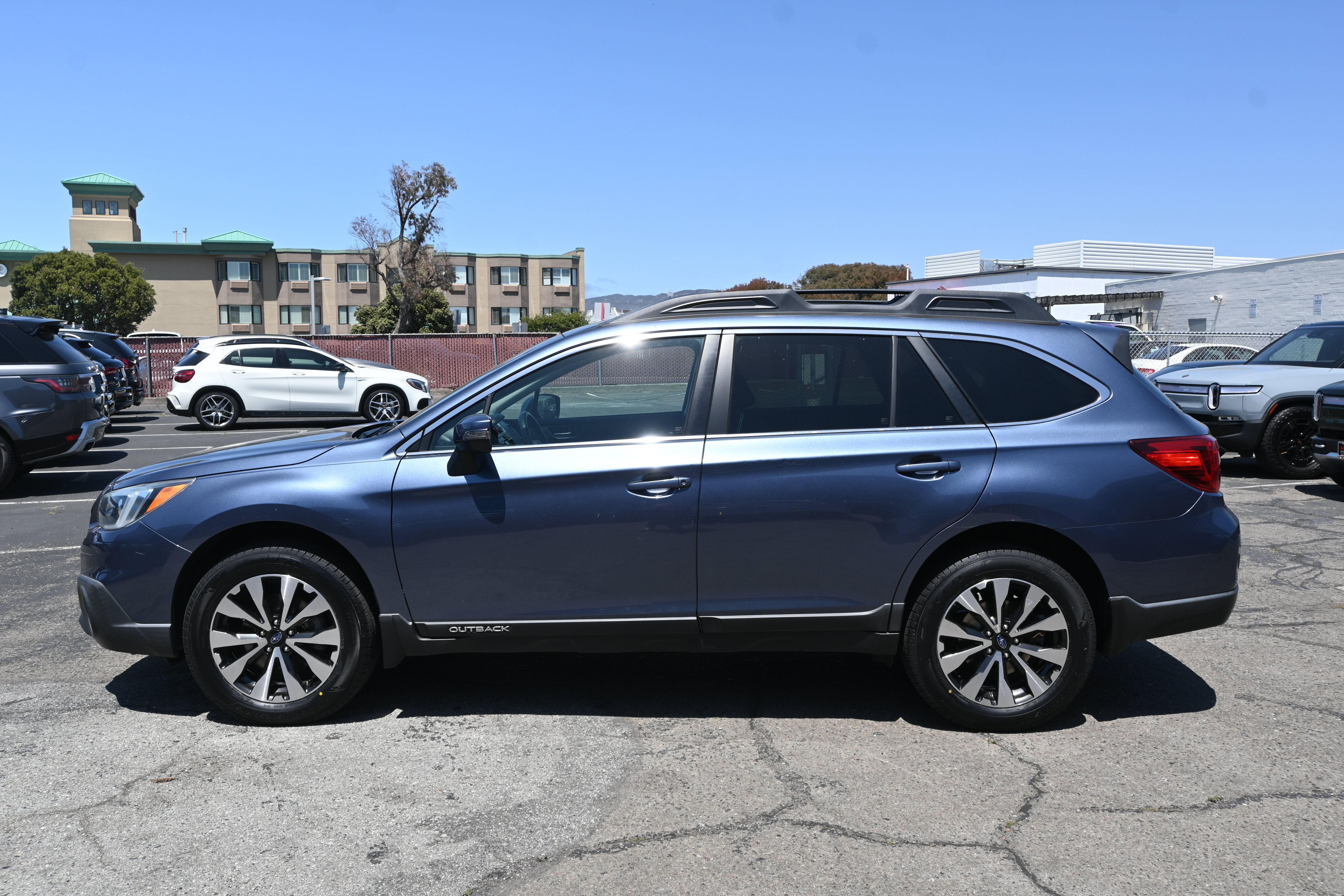 Used 2016 Subaru Outback 2.5i Limited w/ Popular Package #4 AWD/4WD image 2