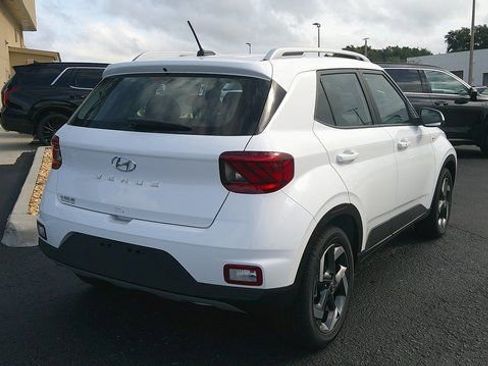 New 2026 Hyundai Venue SEL FWD image 4