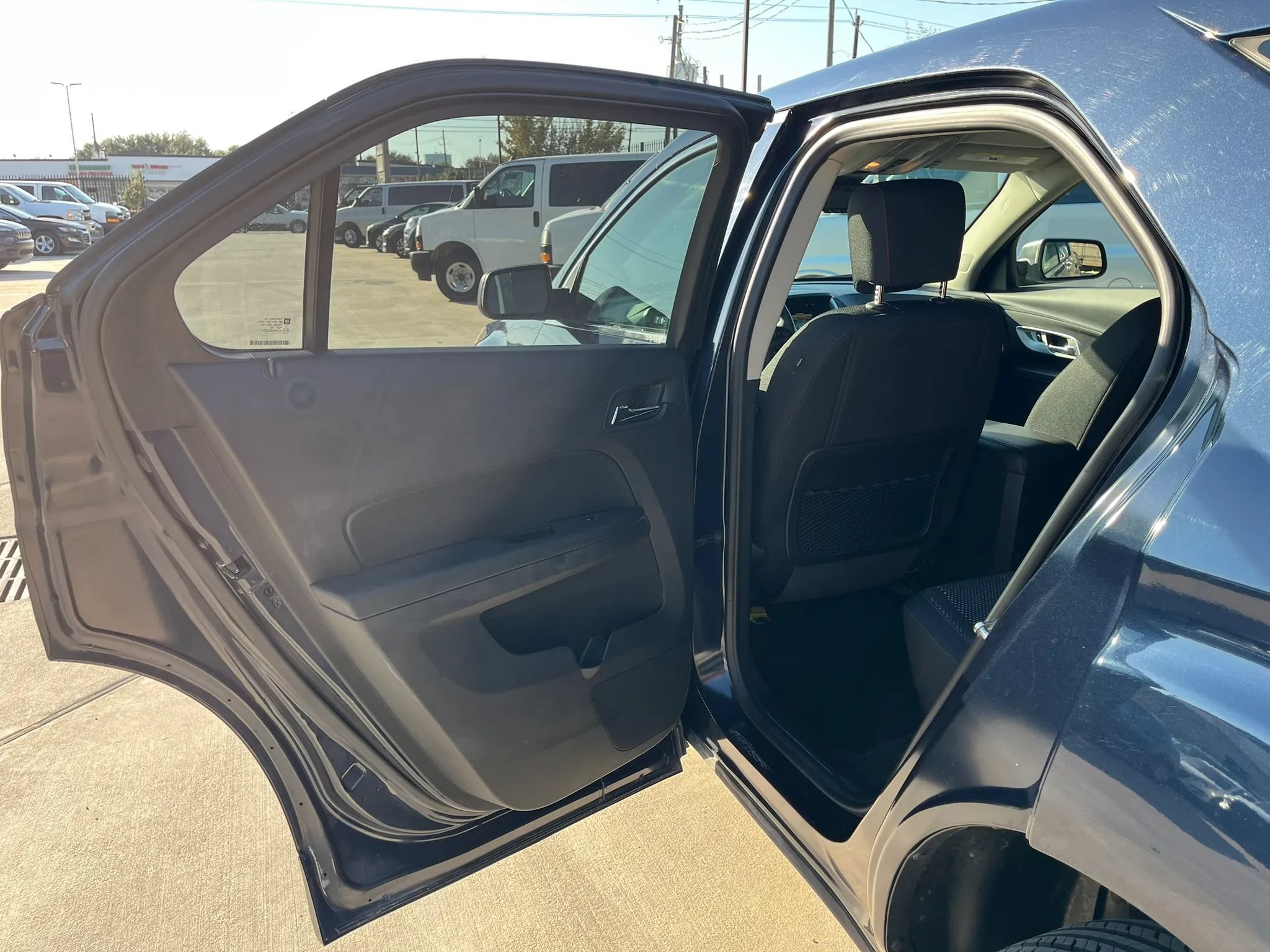 Used 2017 Chevrolet Equinox LS AWD/4WD image 28