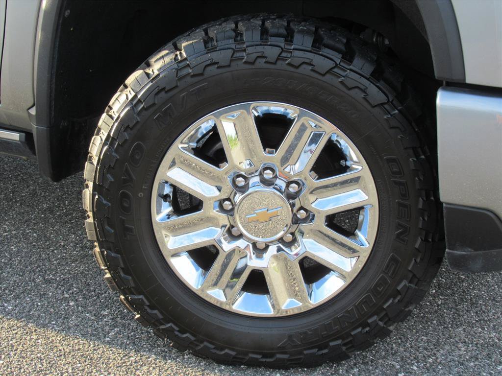 Used 2024 Chevrolet Silverado 2500 High Country w/ Technology Package AWD/4WD image 8