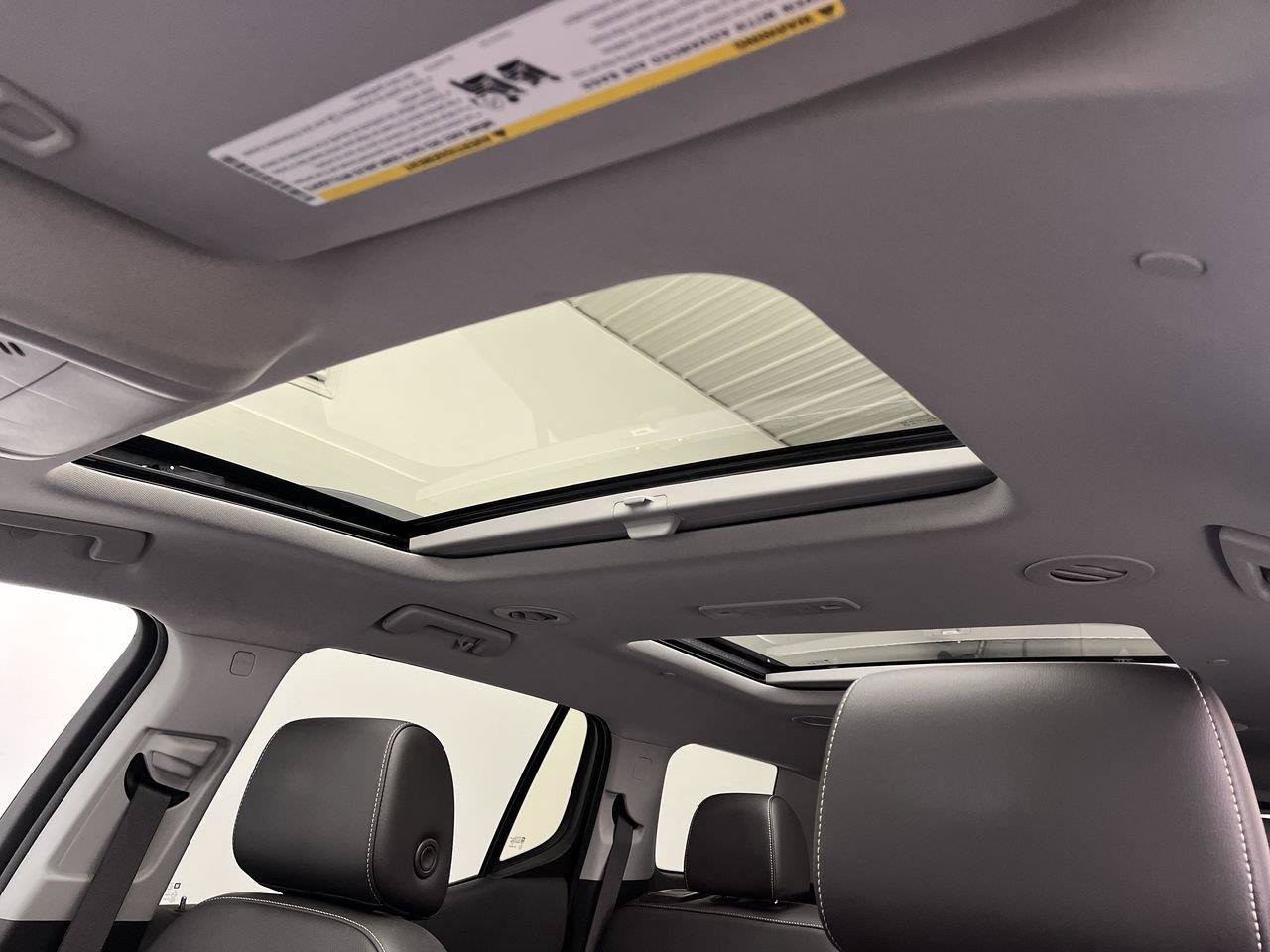 Certified 2022 GMC Acadia SLT w/ Elevation Edition AWD/4WD image 7