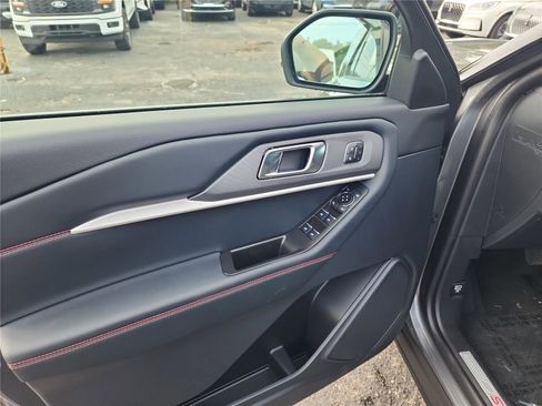 New 2025 Ford Explorer ST-Line w/ Premium Package image 12