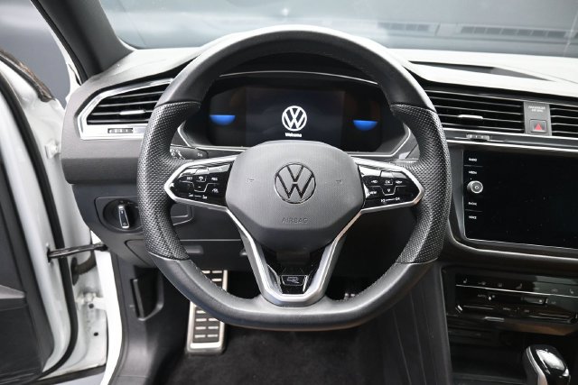Used 2023 Volkswagen Tiguan SE R-Line FWD image 16