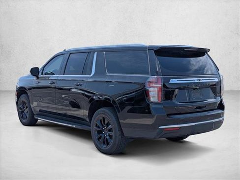 Used 2021 Chevrolet Suburban LT AWD/4WD image 7