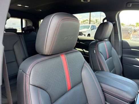 Used 2026 Chevrolet Traverse RS FWD image 14