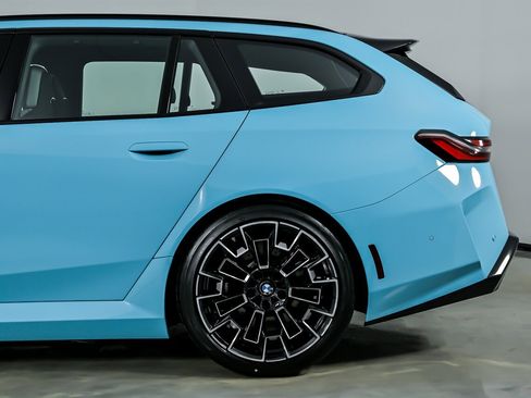 Used 2026 BMW M5 Touring w/ Executive Package image 9