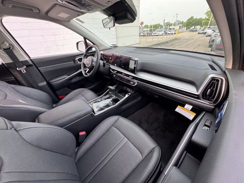New 2025 Kia Sorento S image 14