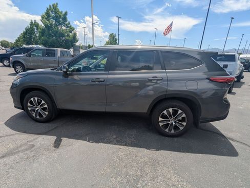 Used 2023 Toyota Highlander XLE AWD/4WD image 9