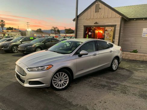 Used 2016 Ford Fusion S image 3