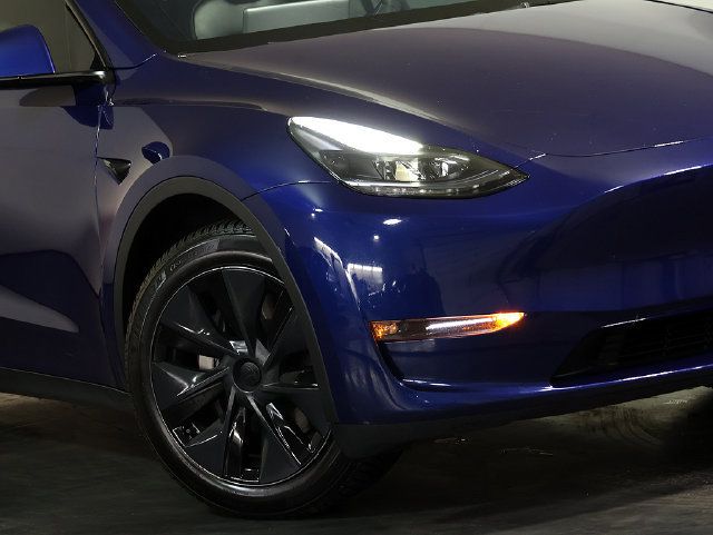 Used 2024 Tesla Model Y Long Range AWD/4WD image 8