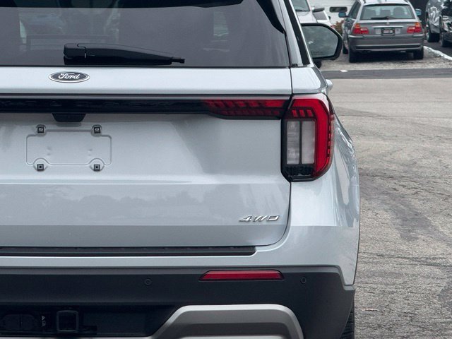 Used 2026 Ford Explorer Platinum w/ LUX Leather Package AWD/4WD image 5