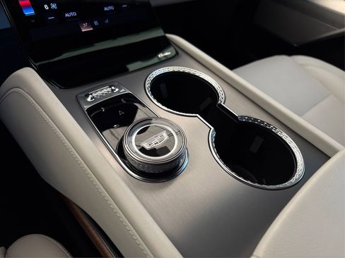 Certified 2026 Cadillac Vistiq Luxury image 27