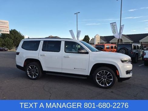 Used 2023 Jeep Wagoneer Series II w/ Premium Group I AWD/4WD image 3