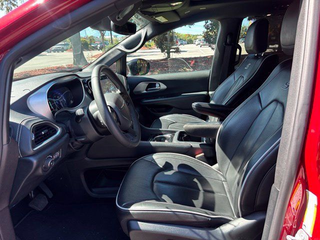 Used 2025 Chrysler Pacifica Limited FWD image 26