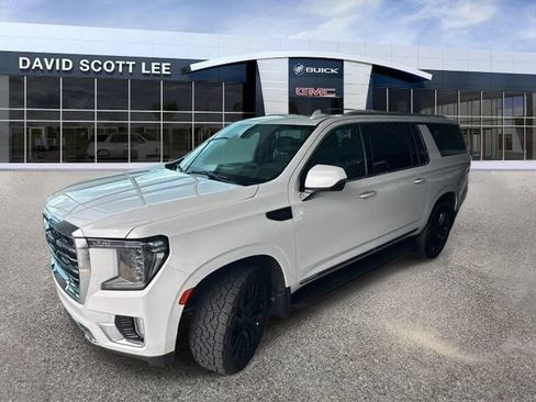 Used 2022 GMC Yukon XL SLT w/ SLT Luxury Package AWD/4WD image 2