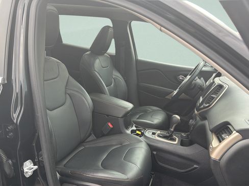 Used 2018 Jeep Cherokee Limited AWD/4WD image 18
