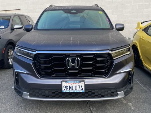 Used 2024 Honda Pilot Touring image 2