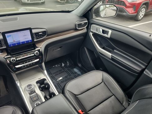 Used 2022 Ford Explorer Limited w/ Equipment Group 301A AWD/4WD image 16
