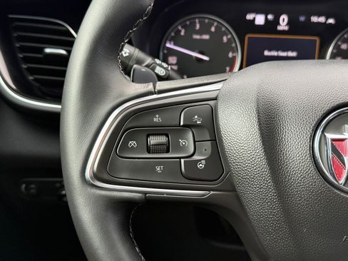 Used 2023 Buick Envision Avenir image 27