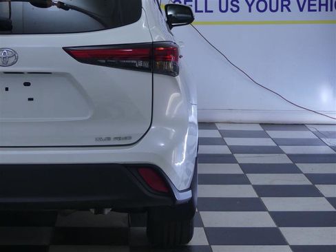 Used 2021 Toyota Highlander XLE AWD/4WD image 33