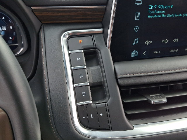 Used 2024 Chevrolet Suburban High Country AWD/4WD image 16
