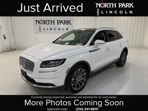 Used 2022 Lincoln Nautilus Reserve image 1