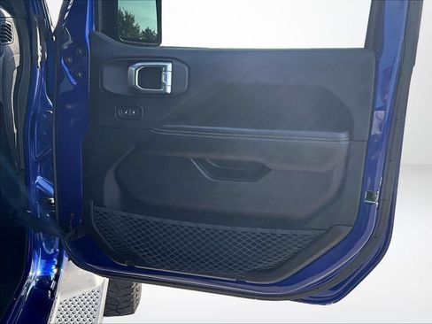 Used 2018 Jeep Wrangler Unlimited Sahara AWD/4WD image 25