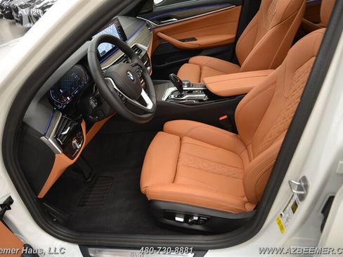 Used 2023 BMW 530i w/ Premium Package RWD image 14