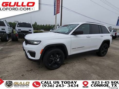 Used 2024 Jeep Grand Cherokee Limited w/ Luxury Tech Group II image 3