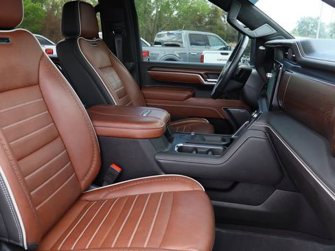 Used 2025 GMC Sierra 2500 Denali Ultimate image 32