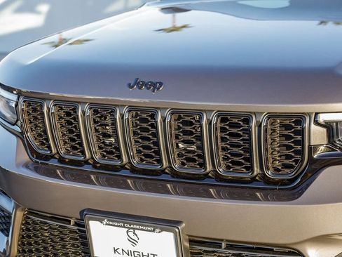 New 2025 Jeep Grand Cherokee Altitude image 6