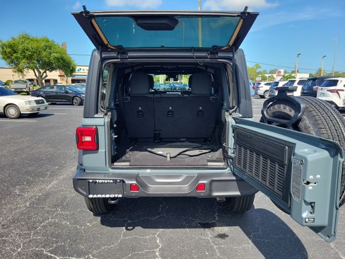 Used 2025 Jeep Wrangler Unlimited Sport AWD/4WD image 10
