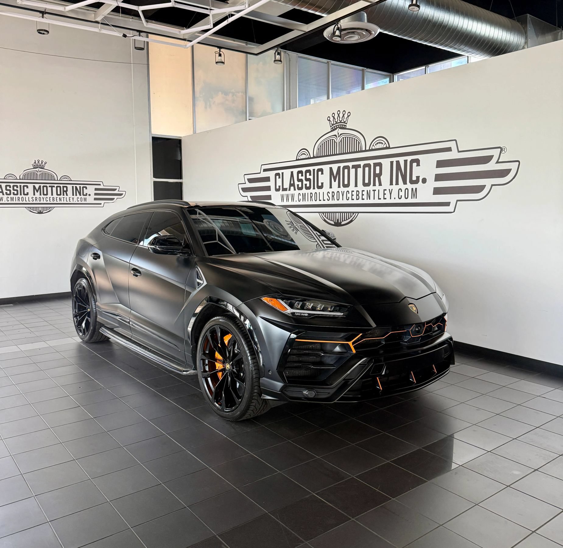 Used 2021 Lamborghini Urus AWD/4WD image 1