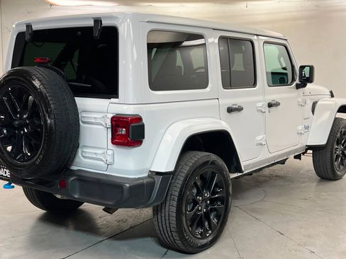 Used 2024 Jeep Wrangler Unlimited Sahara AWD/4WD image 5