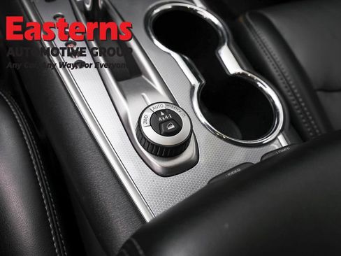 Used 2020 Nissan Pathfinder SL AWD/4WD image 23