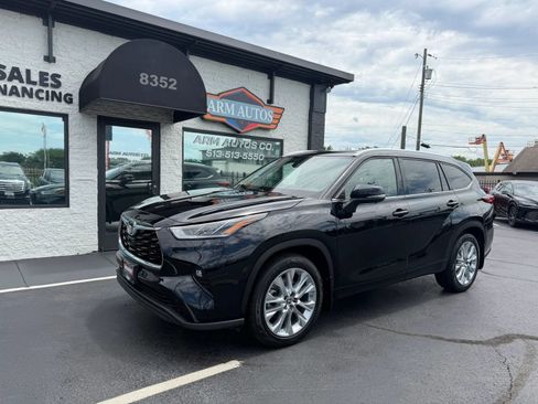 Used 2022 Toyota Highlander Limited AWD/4WD image 2