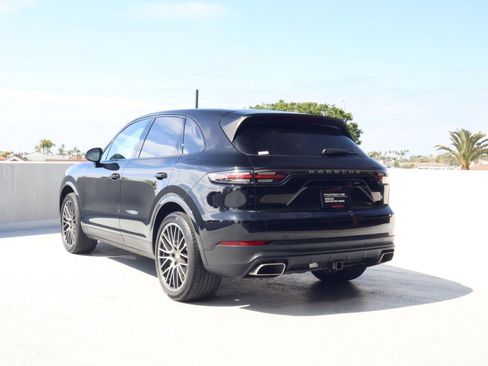 Certified 2023 Porsche Cayenne Platinum Edition image 3