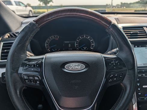 Used 2018 Ford Explorer Platinum AWD/4WD image 30